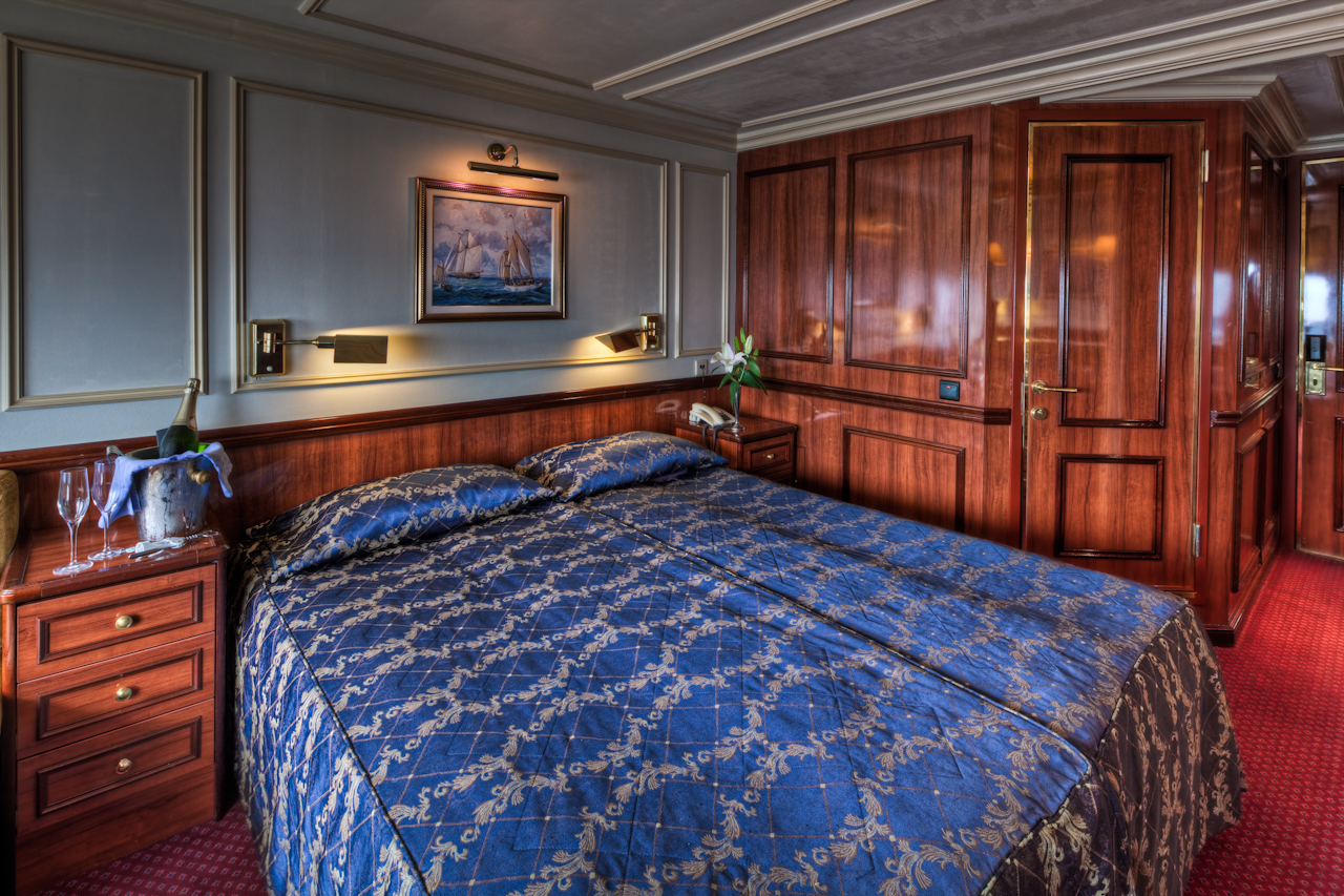 Star Clippers Royal Clipper Accommodation Deluxe Suite 2.jpg